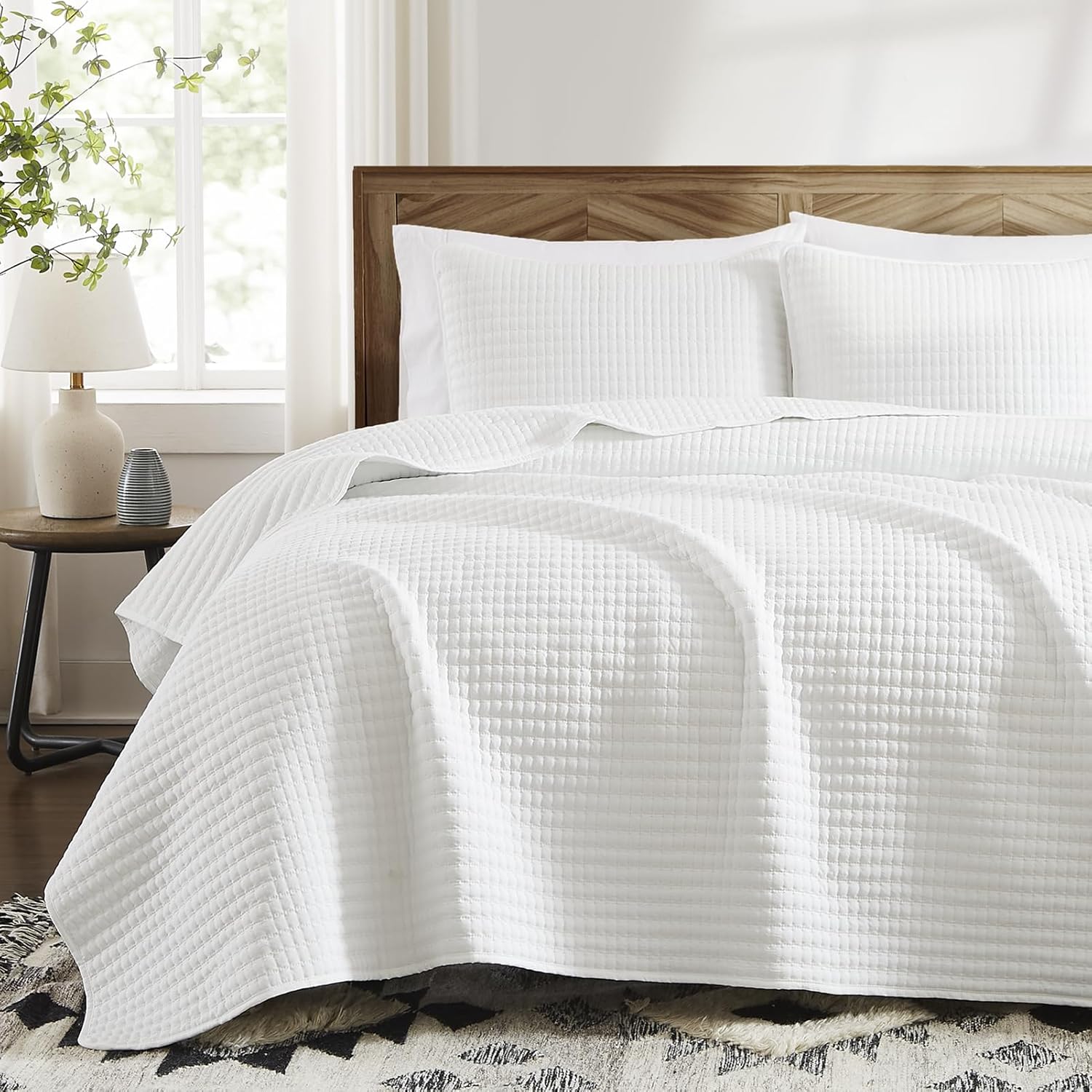Queen Quilt-3 Pieces Lightweight Bedspreads Olive Green Queen Size Quilt Bedding Set for All Seasons, Soft Summer Coverlet with 2 Pillow Shams Suitable for Bed & Couch